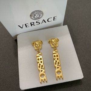 Beautiful Versace drop earrings ✨🖤